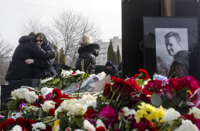 10021131 russia navalny funeral 96659