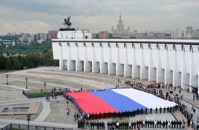 10029414_russia_national_flag_day_18274-640x420.jpg