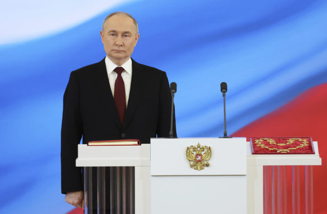 10029433_russia_putin_inauguration_67029-640x420.jpg