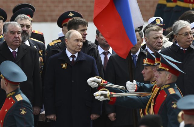 10032634_russia_victory_day_31350-640x420.jpg