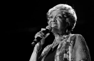 10035598 obit cissy houston 72172 640x420