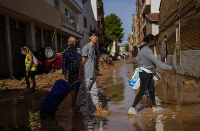 10037491 spain floods 84165