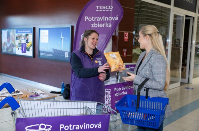 10039837 tesco vianocna potravinova zbierka