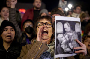 10041327 romania election protest 27600 640x420