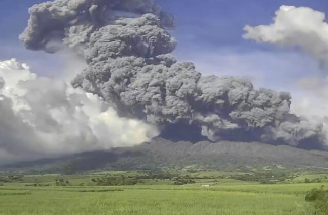 10042971 philippines volcano 92333 1